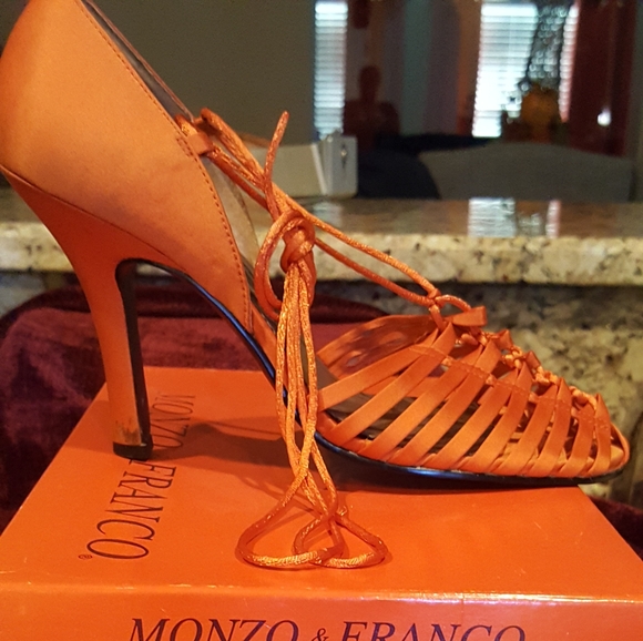 Women Shoes - Picture 16 of 16